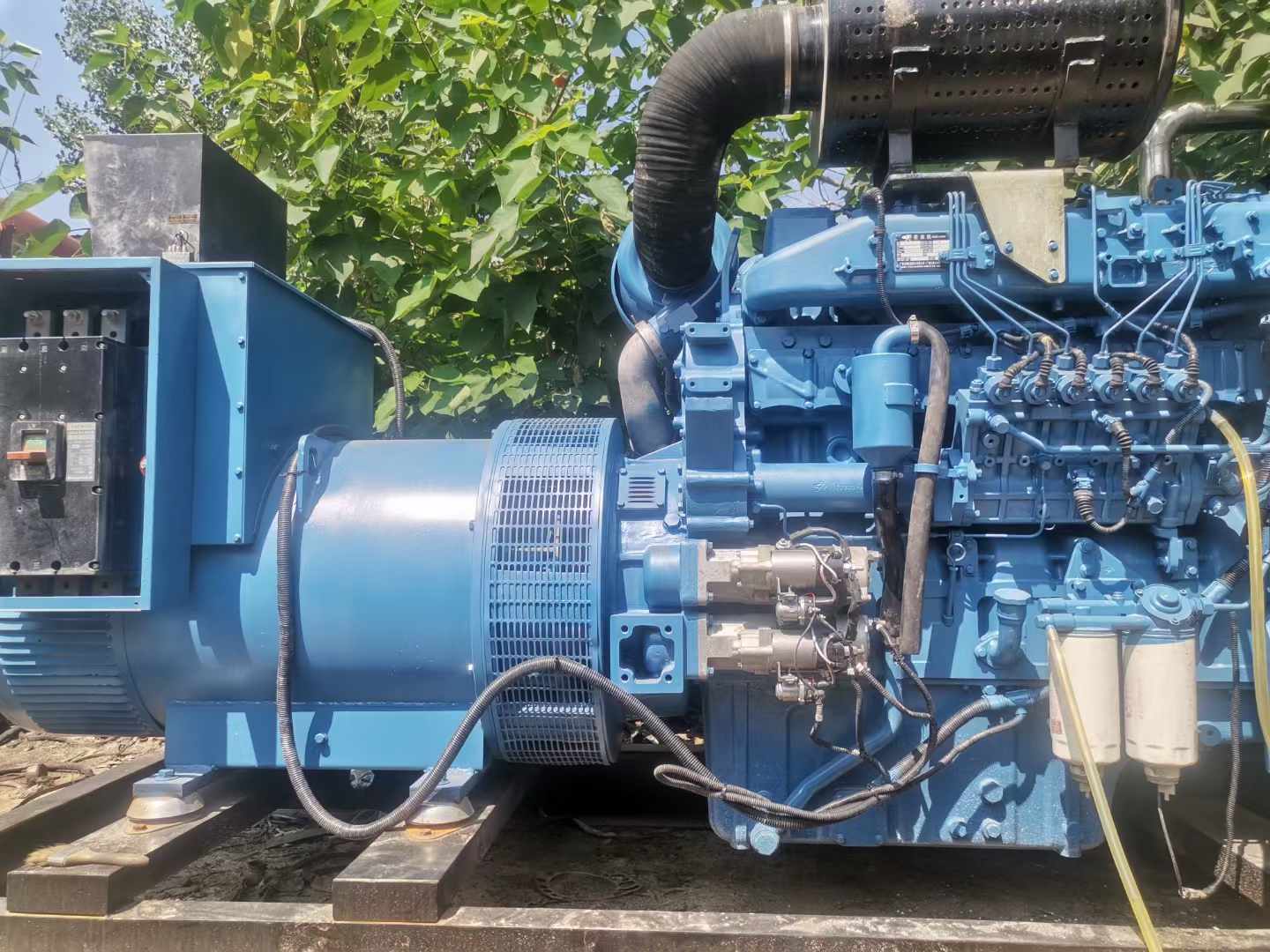 五台详细说明降低 800kW 柴油发电机输出电流波动的方法
