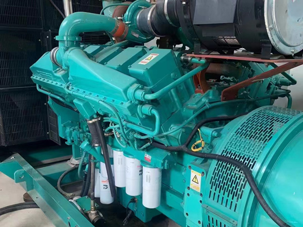 五台更换100kW柴油发电机组机油时，需要注意哪些事项？